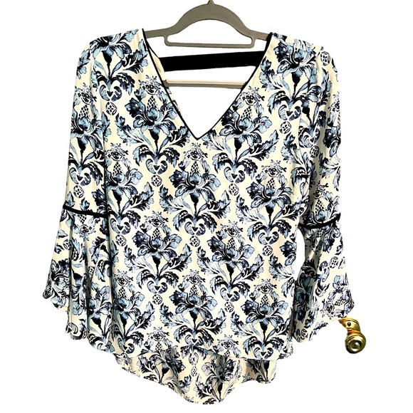 White House Black Market Tops - NWOT WHBM Floral Boho Top SIZE 6